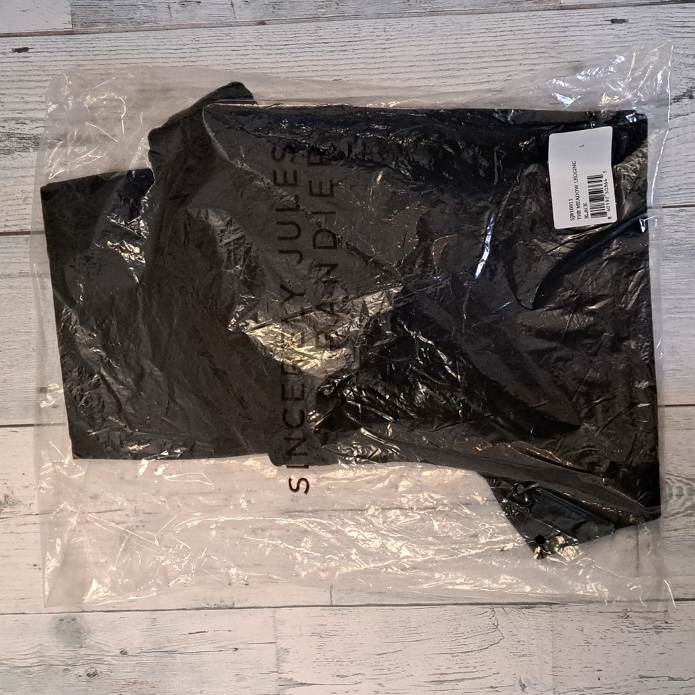 Bandier x Sincerely Jules The Meadow Legging in Black - Picture 10 of 10